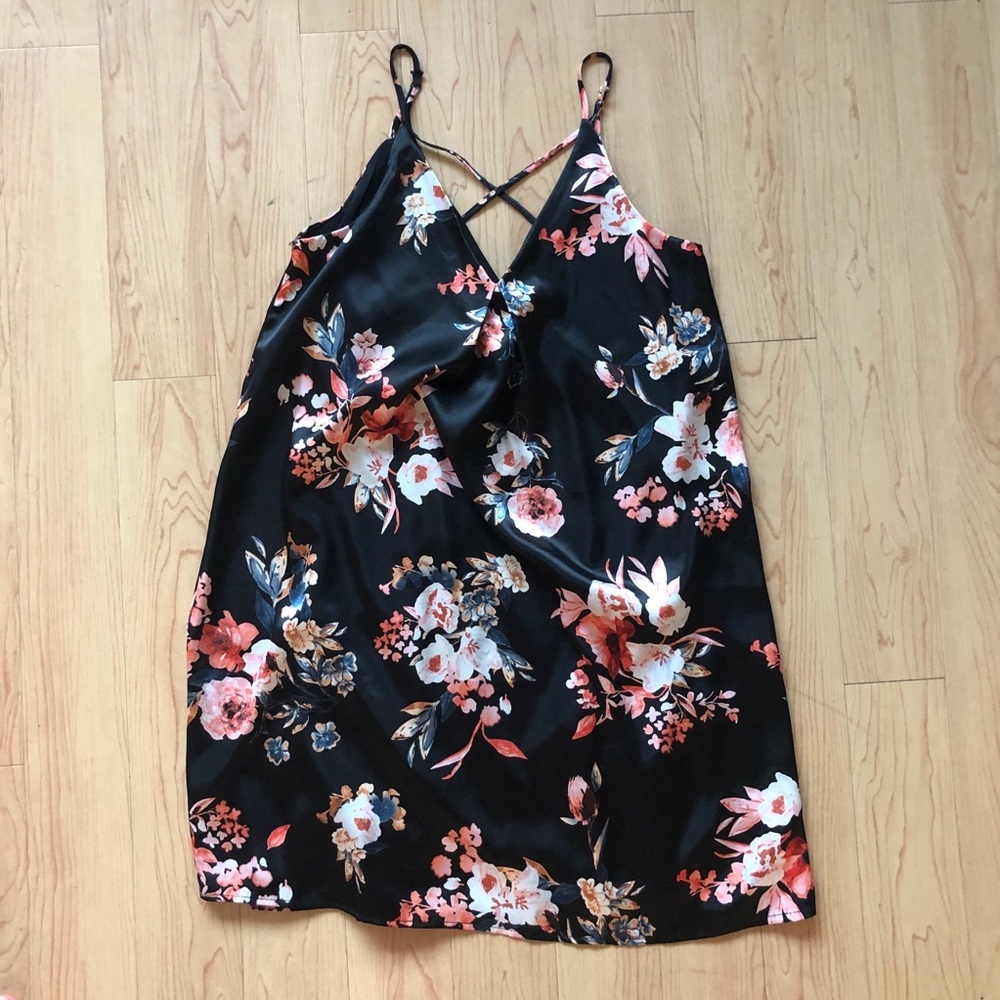 Black floral soprano desk